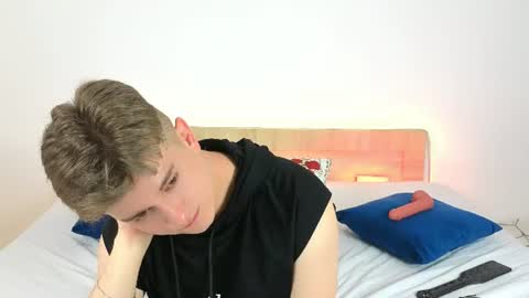 Snapshot of miless_cooper chatting on June 18, 3:51 am Miles online show from June 18, 3:51 am