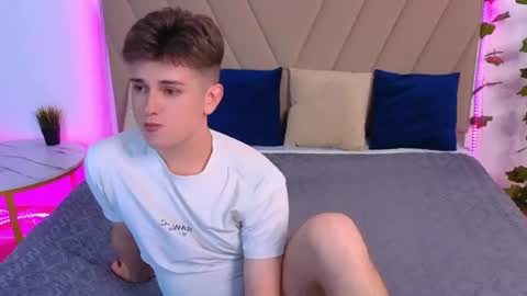 Snapshot of miless_cooper chatting on July 17, 11:53 pm Miles online show from July 17, 11:53 pm
