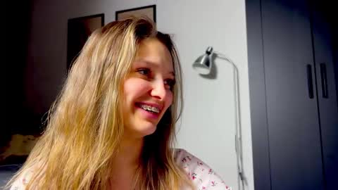 mileyy_cute online show from March 8, 2:04 am