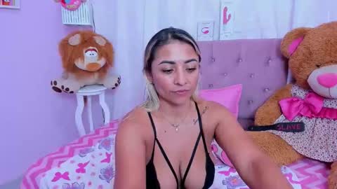Snapshot of milf_bigass_ chatting on May 14, 12:45 pm Antonella online show from May 14, 12:45 pm