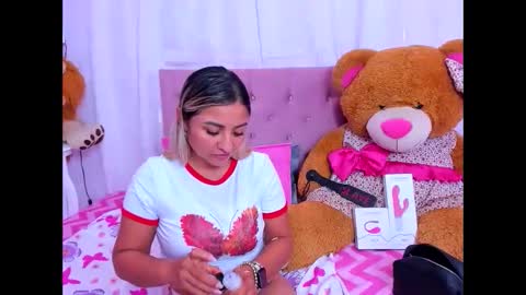 Snapshot of milf_bigass_ chatting on May 28, 6:05 pm Antonella online show from May 28, 6:05 pm