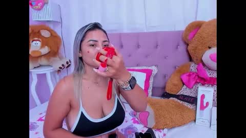 Snapshot of milf_bigass_ chatting on June 4, 12:44 pm Antonella online show from June 4, 12:44 pm