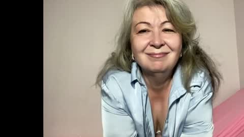 Snapshot of milf_charlotty chatting on June 13, 2:42 am Charlotte online show from June 13, 2:42 am