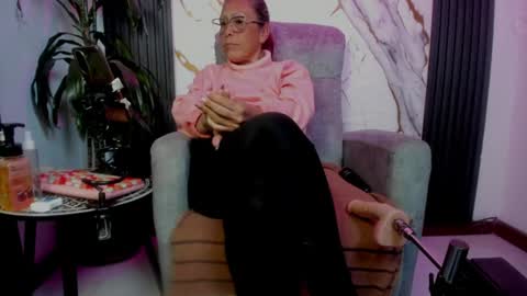 Snapshot of milf_sikiu chatting on July 2, 11:22 pm milf sikiu online show from July 2, 11:22 pm