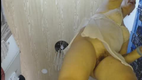 Snapshot of milf_valeria chatting on May 15, 5:42 pm Valeria online show from May 15, 5:42 pm