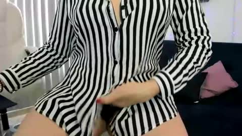 ASHLEY online show from January 4, 4:43 pm