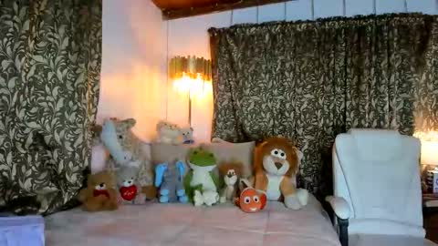 Snapshot of milfboobs_10 chatting on November 22, 11:04 pm Nakary Bustamante online show from November 22, 11:04 pm