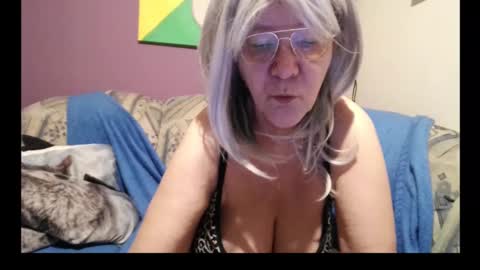 Snapshot of milfchantal chatting on January 24, 7:51 am Milfchantal online show from January 24, 7:51 am