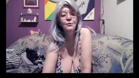 Snapshot of milfchantal chatting on February 26, 8:26 am Milfchantal online show from February 26, 8:26 am
