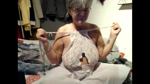 Snapshot of milfchantal chatting on September 27, 2:49 am Milfchantal online show from September 27, 2:49 am
