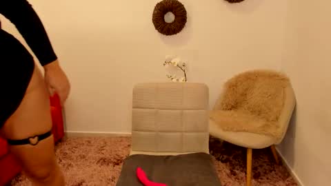 MilfElla online show from October 12, 9:41 am