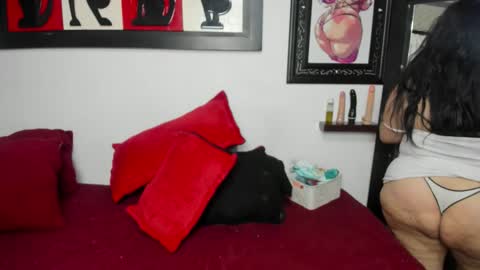 laura online show from May 25, 8:09 am