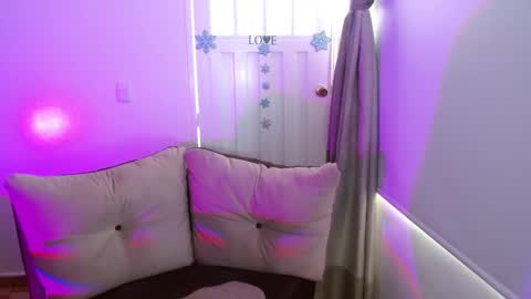 Snapshot of milfrosalie chatting on February 26, 1:30 pm Rosalie online show from February 26, 1:30 pm