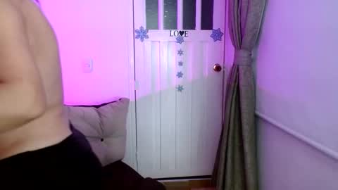 Snapshot of milfrosalie chatting on November 14, 11:13 pm Rosalie online show from November 14, 11:13 pm