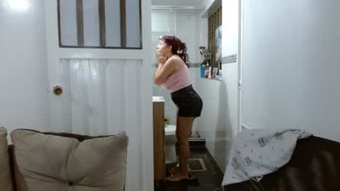 Snapshot of milfrosalie chatting on June 16, 9:45 am Rosalie online show from June 16, 9:45 am