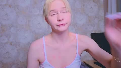 Milia online show from May 31, 7:37 pm