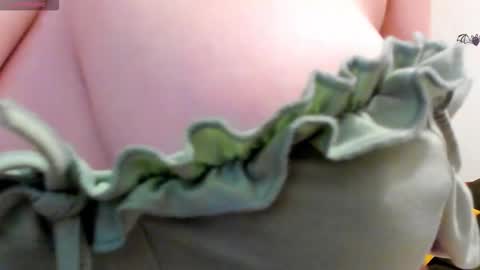 Snapshot of milisasweet chatting on November 20, 5:40 am MilisaSweet online show from November 20, 5:40 am