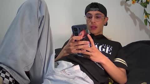 Snapshot of militoveruss2 chatting on March 4, 11:27 am militoveruss2 online show from March 4, 11:27 am