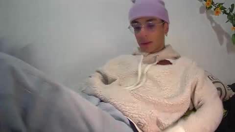 Snapshot of militoveruss2 chatting on March 5, 10:55 am militoveruss2 online show from March 5, 10:55 am