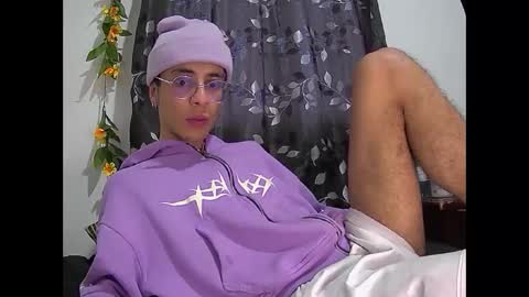 Snapshot of militoveruss2 chatting on March 20, 12:21 pm militoveruss2 online show from March 20, 12:21 pm