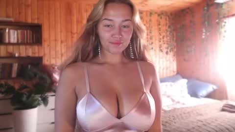 Snapshot of milk_bunny_ chatting on July 1, 11:12 am milk_bunny_ online show from July 1, 11:12 am