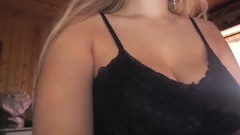 Snapshot of milk_bunny_ chatting on July 14, 11:38 am milk_bunny_ online show from July 14, 11:38 am