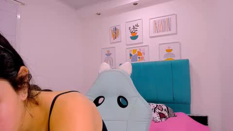 Snapshot of milk_candy16 chatting on December 5, 10:46 am S O F I A online show from December 5, 10:46 am