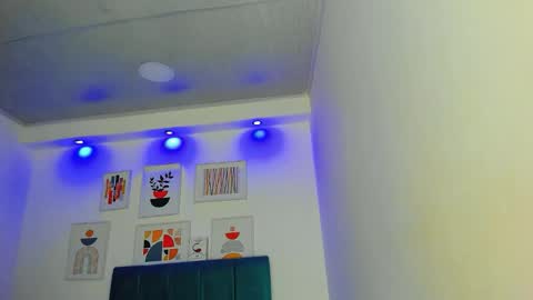 Snapshot of milk_candy16 chatting on December 14, 10:31 am S O F I A online show from December 14, 10:31 am