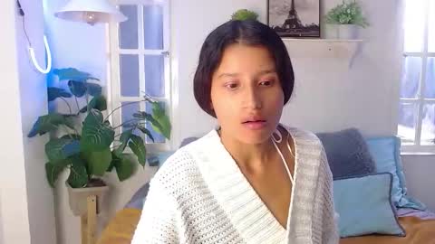 CHLOE online show from March 12, 1:50 pm