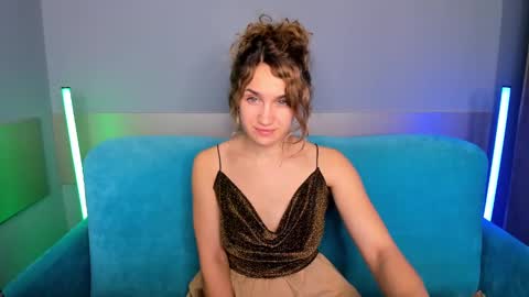 milkablond online show from January 14, 4:15 am