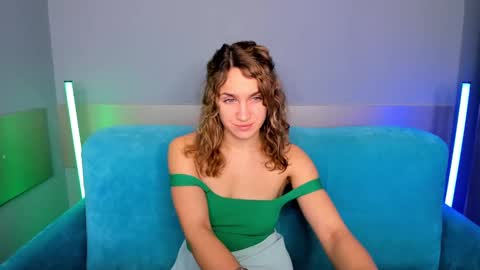 milkablond online show from January 15, 1:02 am