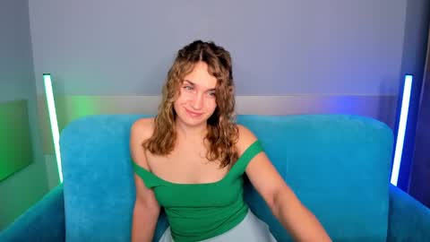 milkablond online show from January 15, 4:04 am