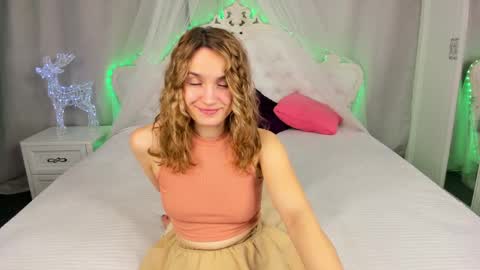 milkablond online show from February 5, 3:55 am