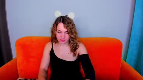 milkablond online show from February 26, 4:03 am