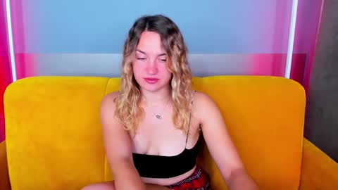 milkablond online show from September 16, 12:55 am