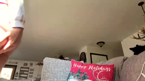 Snapshot of milkingmommy chatting on December 14, 3:15 pm Milking Mommy online show from December 14, 3:15 pm