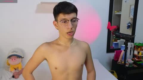 Snapshot of milky__boy_ chatting on May 17, 12:30 am H A R O L D online show from May 17, 12:30 am
