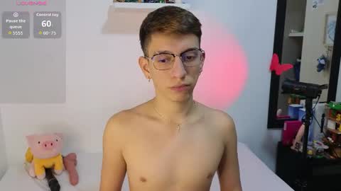 Snapshot of milky__boy_ chatting on July 14, 12:35 am H A R O L D online show from July 14, 12:35 am