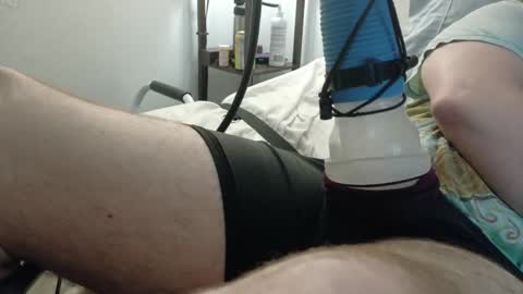 milky_fish online show from April 12, 5:23 am