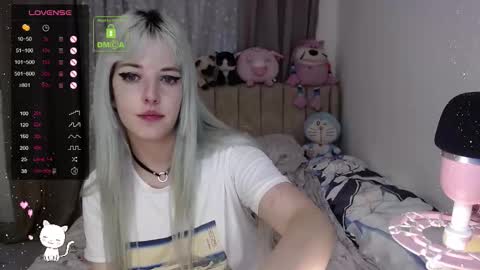 Snapshot of milkybunnyy chatting on November 3, 5:42 am  Novaleigh Nyan  online show from November 3, 5:42 am