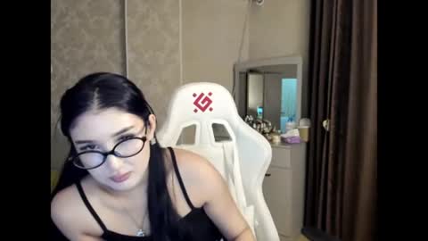 Snapshot of milla_muse chatting on August 4, 6:21 pm milla muse online show from August 4, 6:21 pm