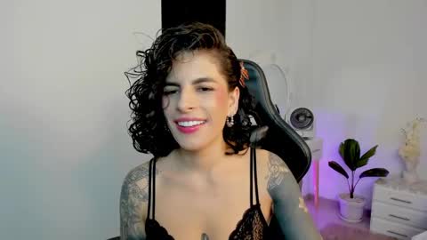 Snapshot of milla_pixxie chatting on December 6, 6:04 am Milagros online show from December 6, 6:04 am