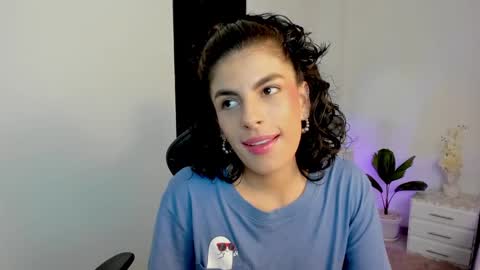 Snapshot of milla_pixxie chatting on December 7, 9:28 am Milagros online show from December 7, 9:28 am