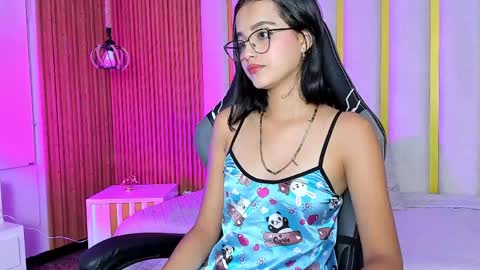 Snapshot of milleamours_ chatting on May 27, 10:34 am MILLE online show from May 27, 10:34 am