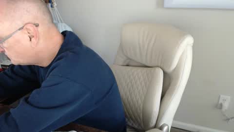 millenium0129 online show from December 3, 6:28 pm