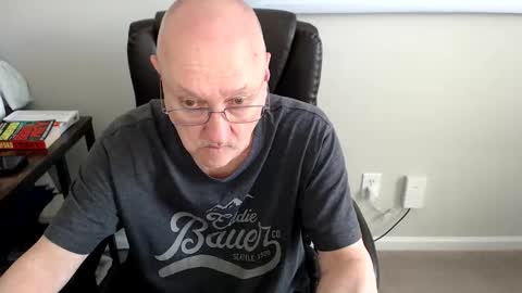 Snapshot of millenium0129 chatting on May 8, 4:01 pm millenium0129 online show from May 8, 4:01 pm