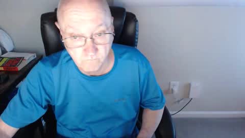 Snapshot of millenium0129 chatting on May 10, 1:55 am millenium0129 online show from May 10, 1:55 am