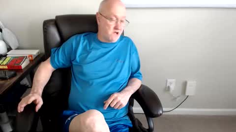 Snapshot of millenium0129 chatting on May 20, 5:52 pm millenium0129 online show from May 20, 5:52 pm