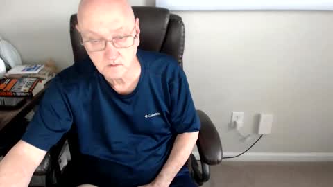 Snapshot of millenium0129 chatting on June 2, 3:58 pm millenium0129 online show from June 2, 3:58 pm