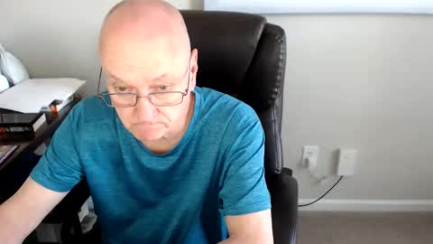 Snapshot of millenium0129 chatting on June 5, 6:24 pm millenium0129 online show from June 5, 6:24 pm